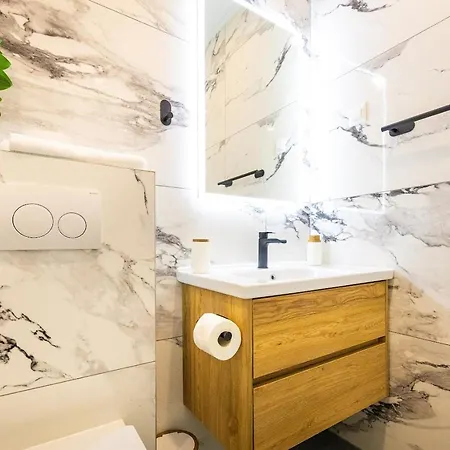 M Apartman *