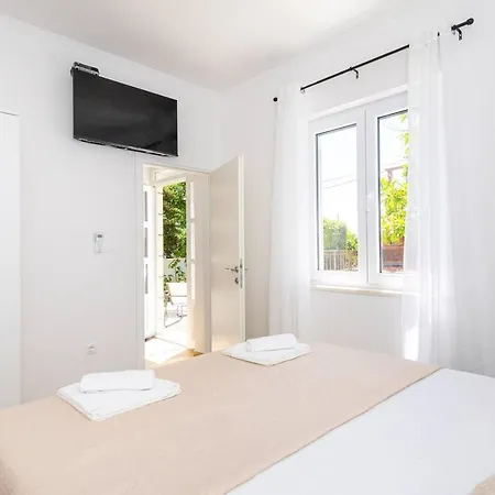 M Apartman *