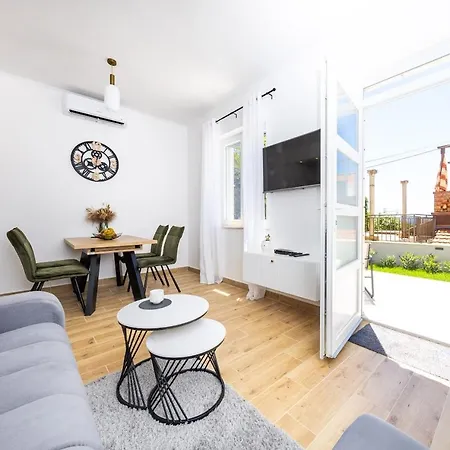 Apartment M *