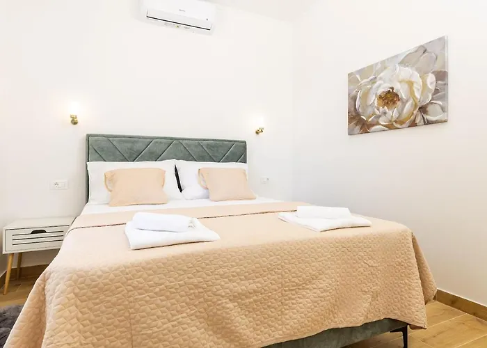 M * Ντουμπρόβνικ