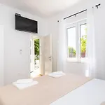 M Apartman *