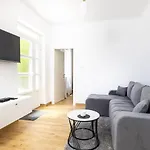 M Apartman