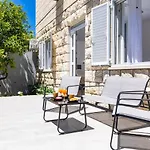 Apartman M *